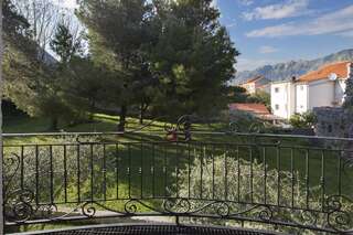 Гостевой дом Palazzo Banicevic Luxury Rooms Котор Двухместный номер с 1 кроватью и видом на бассейн-9