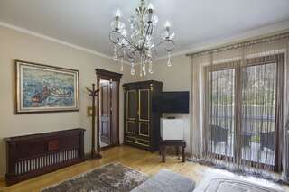 Гостевой дом Palazzo Banicevic Luxury Rooms Котор Номер с кроватью размера "king-size" и гидромассажной ванной-17