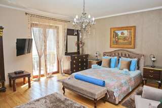 Гостевой дом Palazzo Banicevic Luxury Rooms Котор Номер с кроватью размера "king-size" и гидромассажной ванной-21