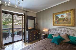 Гостевой дом Palazzo Banicevic Luxury Rooms Котор Номер с кроватью размера "king-size" и гидромассажной ванной-22